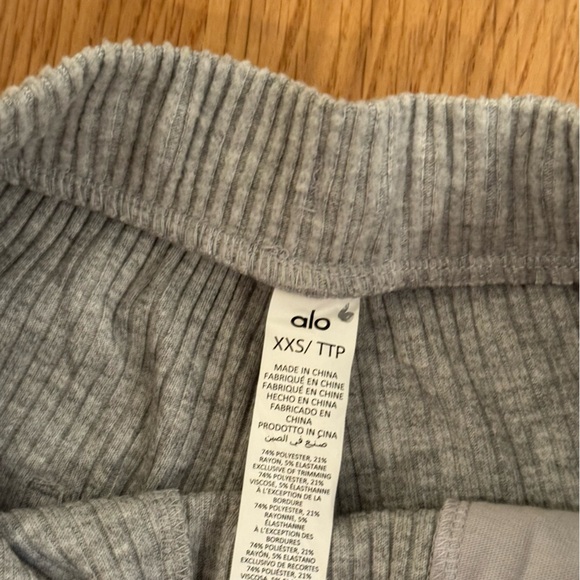 Alo Muse Short Grey - Picture 2 of 4